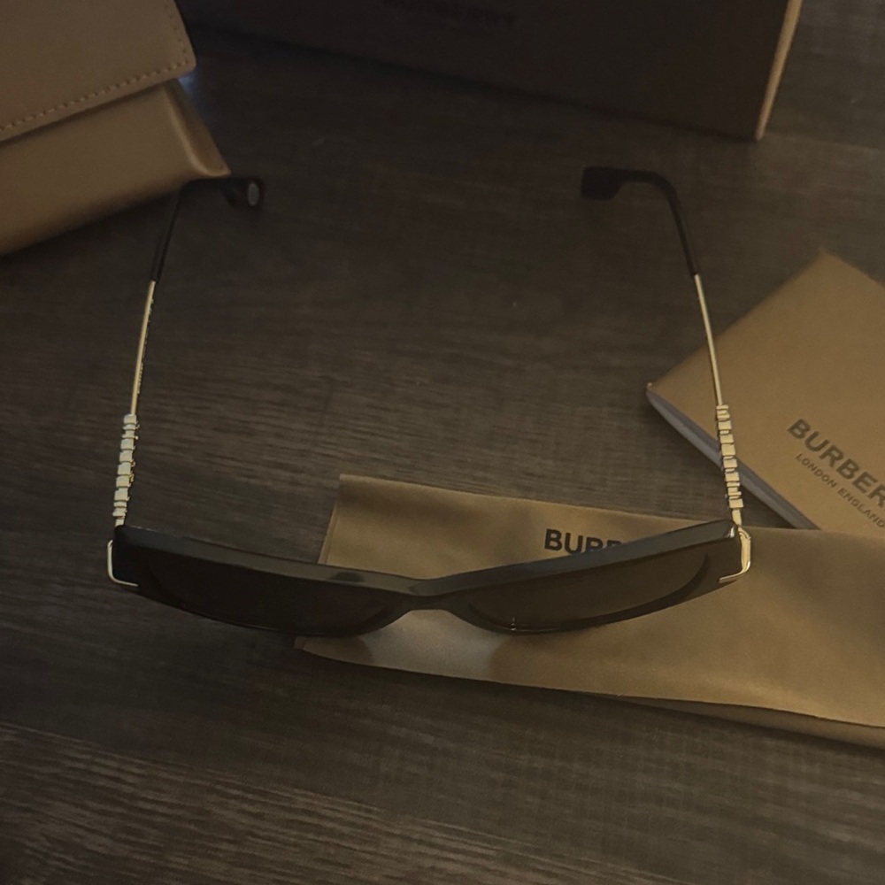Burberry (Authentic) Black Irregular Sunglasses with Tan Case - Picture 4 of 8